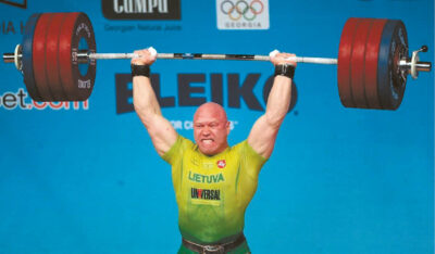 Po tokių akimirkų A. Didžbalis gerbėjus mėgsta nudžiuginti savo firminiu salto.