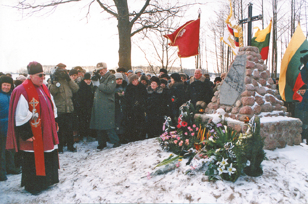 Paminklą Tauro apygardos vadui ir jo bendražygiams 1998 m. vasario 1 d. pašventino mons. Alfonsas Svarinskas.