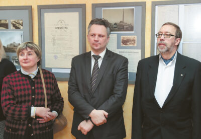 Gintaras Dručkus (dešinėje) ir Ramojus Kraujalis gražiai atsiliepė apie Marijampolės archyvo veiklą ir šią parodą.