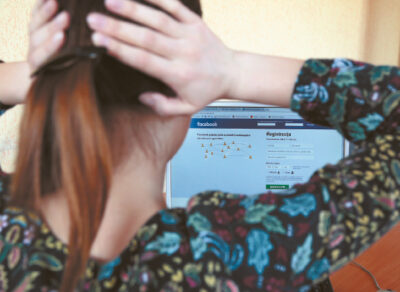 Netikrų naujienų tėvynė – socialiniai tinklai. Jei čia pasirodo skandalingos ar provokuojančios naujienos, gali būti, jog tai – netik­ros naujienos.