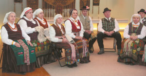 Liepos 3-ąją kartu su kitais folkloro kolektyvais „Gijos“ ansamblis (vadovė Danė Jančienė) dalyvauja programoje „Didžių žmonių žemė“. 
