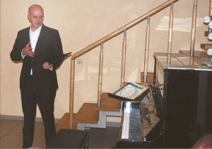 Rečitalį parengęs pianistas Arnoldas Jasevičius džiaugėsi, kad atsirado geras instrumentas – jų pas mus dar vis reta...