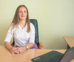 Justina Šimanauskaitė pastebi, kad priklausomų asmenų artimiesiems labai svarbu tinkamai reaguoti į šią problemą, paskatinti sergantįjį ieškoti išeities. 