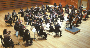 Štai tokiam orkestrui Marius diriguoja ir vadovauja...