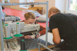 Mobingas gali susiformuoti įvairaus pobūdžio organizacijose – ir intelektinius, ir fiziškai apčiuopiamus produktus kuriančiose įmonėse.