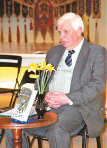 Jonas Gustaitis dainas perpynė istorinėmis įžvalgomis.