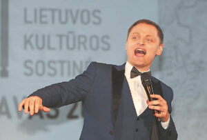 Liudvinaviečiams skambėjo ištraukos iš gražiausių miuziklų, o solistas Liudas Mikalauskas linkėjo, kad Mažojoje kultūros sostinėje gimtų dideli renginiai. 