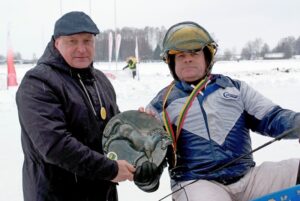 Zarasų rajono savivaldybės prizą Žydrūnui Vasilionkai įteikė Zarasų rajono savivaldybės meras Nikolajus Gusevas.