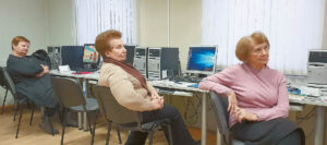 TAU Informatikos fakulteto studentai kompiuterinio raštingumo mokosi nenorėdami atsilikti nuo šiuolaikines technologijas įvaldžiusio jaunimo.