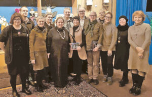 Po spektaklio: marijampoliečiai su Kauno lėlių teatro atstovais.