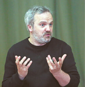 Pašnekesius su žiūrovais aktorius pavadino svajonių projektu. 