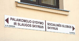 Palaikomojo gydymo ir slaugos skyriaus darbuotojai jiems metamus priekaištus laiko nepagrįstais.