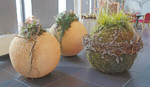 Parodos eksponatai – pavasario ir Velykų simboliai.