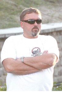 Festivalio iniciatorius ir pag-rindinis organizatorius Rimantas Lekeckas sakė, kad žiūrovų dėmesys įpareigoja pasistengti ne šiaip tęsti tradiciją, bet ieškoti įdomesnių atlikėjų, išplėsti renginį.