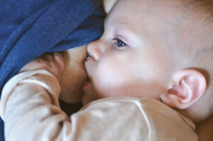 Ieva Driukienė teigia, jog pagrindinė žindymo taisyklė būtų atmesti visas taisykles ir instrukcijas ir stengtis vadovautis natūraliais mamos instinktais bei intuicija, vis pasitikrinant su kompetentingu žindymo specialistu, jei kyla tam tikrų abejonių. Birutės Simanavičienės nuotrauka