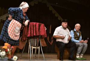 Rietaviškių spektaklis: kuris čia tėvas, o kuris jaunikis? Atspėkite...