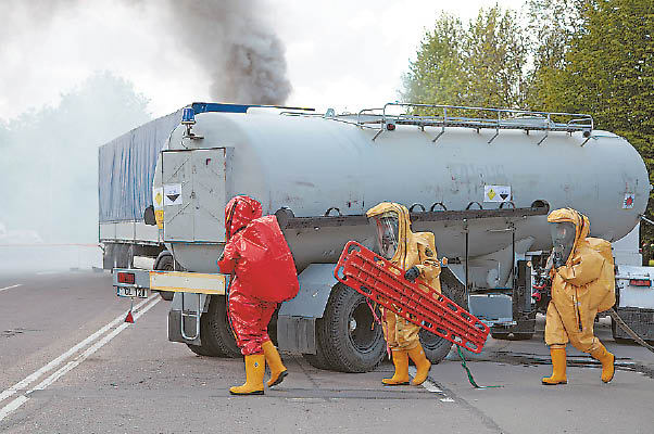 Alytuje gaisras gesintas apie 2 tūkst. kvadratinių metrų ploto sandėliuose, kuriuose buvo laikomos naudotos padangos.