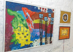 Jaunojo menininko darbai atspindi mėgstamą kryptį. Tai – abstrakti tapyba.