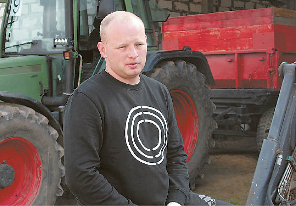 Ūkininkas Mindaugas Vaišnys dirvą puoselėja taisyklingai ardamas. Anot jo, 20 cm gylio vaga podirvio į paviršių neiškelia.