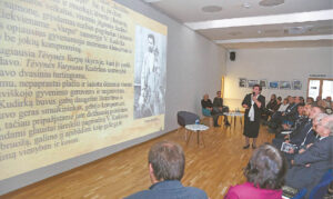 Apie tautinio atgimimo laikraščio „Varpas“ reikšmę pranešimą padarė Rygiškių Jono gimnazijos muziejaus vadovė Judita Zubavičienė.