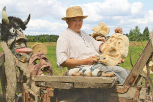 Saulius Tamulis ir jo įspūdingos kaukės. 