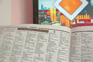 Komercinė žiniasklaida Lietuvoje ėmė veikti ir vystytis palyginti vėlai – tik XX a. pradžioje.