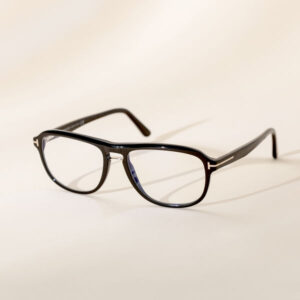 Padėsime Jums prisitaikyti akinius ir stilingai su jais atrodyti tiek trumparegystės, tiek toliaregystės, tiek presbiopijos, tiek astigmatizmo atveju. 