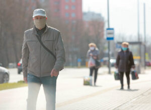 Koronaviruso sukeltas pasekmes gyventojai gali jausti dar ilgai.  Ričardo PASILIAUSKO nuotrauka
