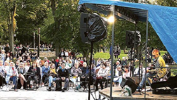 D. Žvirblis lankytojus pritraukia ne tik dainų muzika, bet ir prasmingais tekstais. Erikos STANKEVIČIENĖS nuotrauka