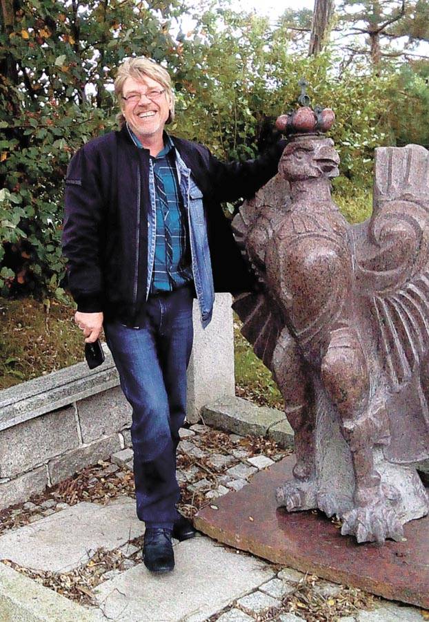 R. Karpavičius teigia, kad pradėti kurti jį paskatino bažnytinio meno kūriniai.