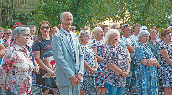 Pasiklausyti koncerto ir pasilabinti su išsiilgtais bičiuliais, draugais, pažįstamais šeštadienį į Jankus sugužėjo daugybė žmonių.