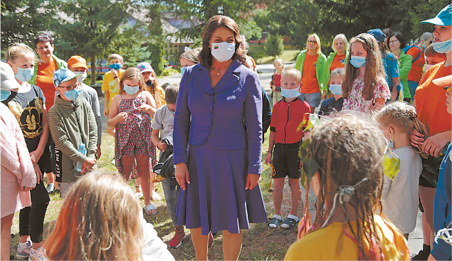 Diana Nausėdienė šiltai bendravo su lietuviškų šaknų turinčiais vaikais iš Jungtinės Karalystės, Airijos, Škotijos, Islandijos, Ispanijos, taip pat ir iš Lietuvos.