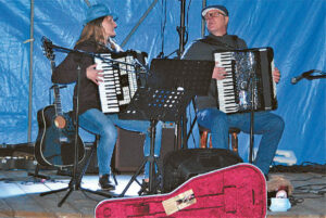 Aplodismentais sutiktas ir palydėtas Irinos ir Arūno Šerpyčių duetas nuspalvino renginį naujomis spalvomis. 