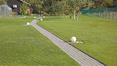 Dieną šviestuvai – tik dekoracija. Visas jų grožis atsiskleidžia naktį. Ričardo PASILIAUSKO nuotraukos