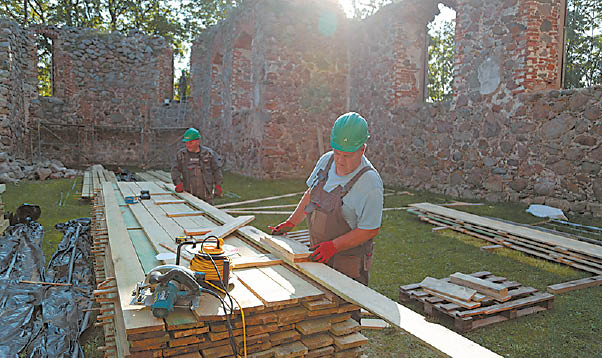 UAB „Vidara“ darbuotojai darbus stengsis pabaigti dar šiais metais.