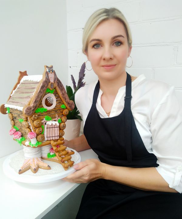 Meduolinį namelį, tik kaskart vis kitokį, R. Vosylė tradiciškai kepa kiekvienoms Kalėdoms.