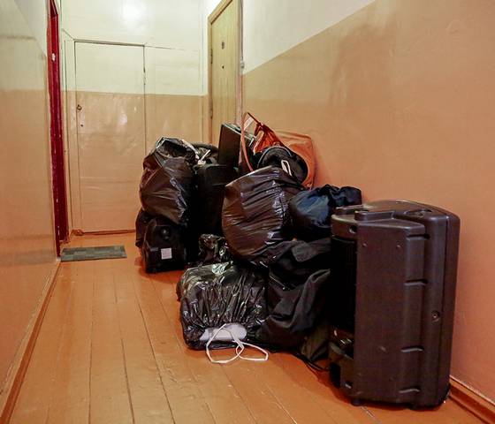 Už nuomininko daiktų išvežimą turės mokėti visi namo gyventojai.