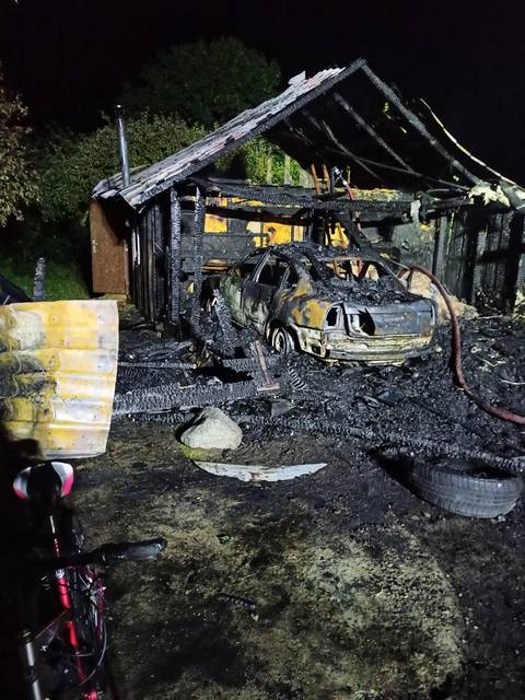 Taip atrodo ugnies nusiaubtas garažas.