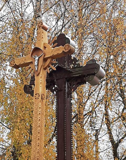 Senąjį kryžių pakeitė naujasis.