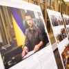 Seimo Laisvės gynėjų galerijoje – Ukrainos Prezidentui Volodymyrui Zelenskiui skirta paroda