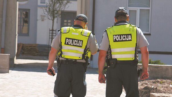 Provincijoje trūksta ir pareigūnų, ir transporto, ir degalų, ir pinigų... Nėra nei ambasadorių, nei ministrų... Tik paprasti piliečiai...