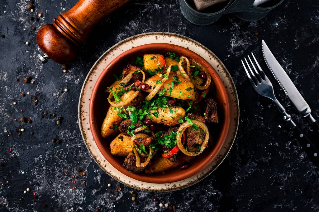 Čanachas su vištiena ir daržovėmis.