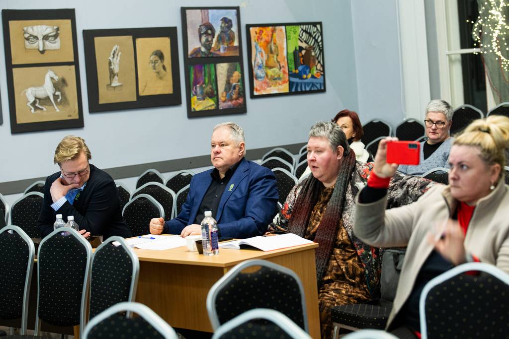 Vertinimo komisija klauso ir stebi... 