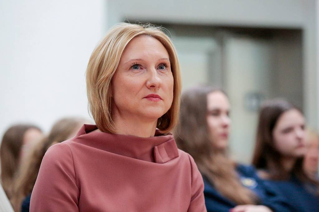 Anzelmo Matučio gimnazijos direktorė Edita Miklovienė sutiktų netekti direktorės pareigų, bet tegul tik gyvuoja gimnazija.