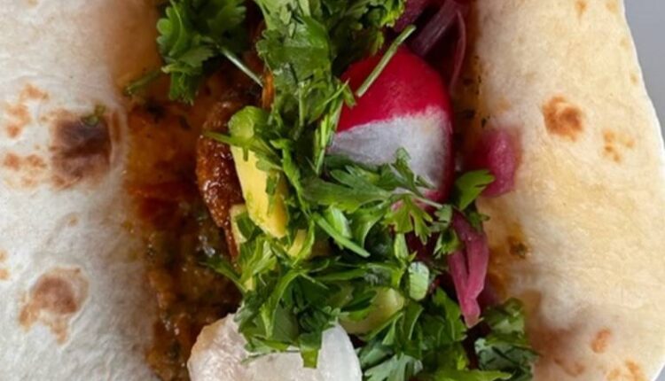 Ir dar tortilijų reikia. Skanaus!