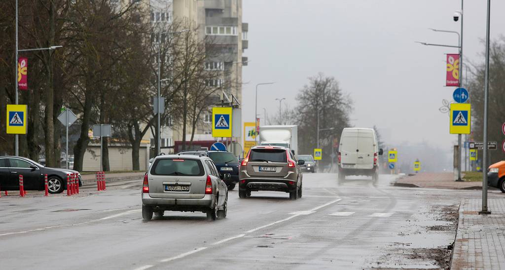 Vairuotojai laukia, kada pakankamai sudėtinga Vokiečių–Vilkaviškio–J. Ambrazevičiaus-Brazaičio gatvių  sankryža bus rekonstruota į žiedinę.