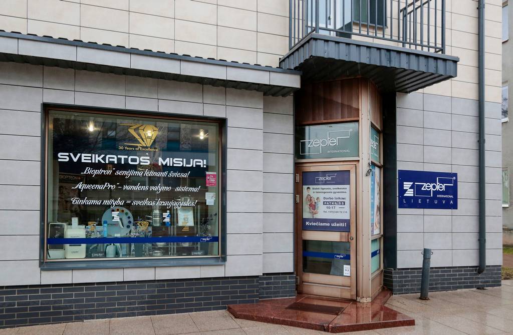 „Zepter“ atstovybė Marijampolėje įsikūrusi J. Basanavičiaus aikštėje.