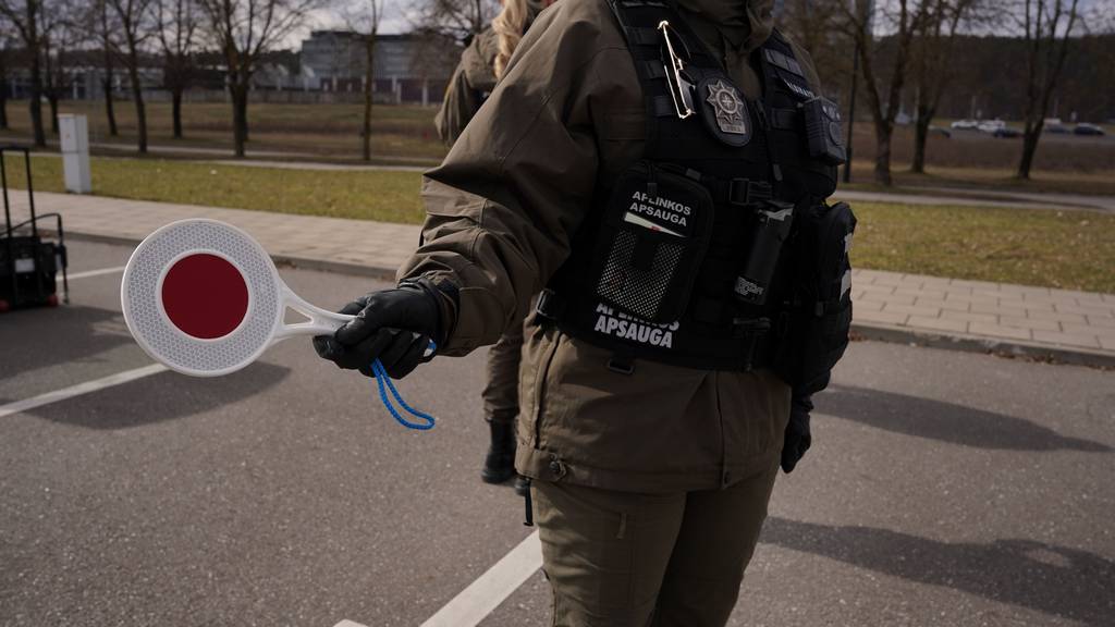 Pareigūnai šviesiuoju paros metu stabdys modami šviesą atspindinčiu skrituliu su raudonu atšvaitu.
