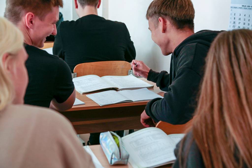 Visas kovas vienuoliktokams įtemptas – teks dalyvauti mokomųjų dalykų patikrinimuose. Ričardo Pasiliausko nuotraukos.