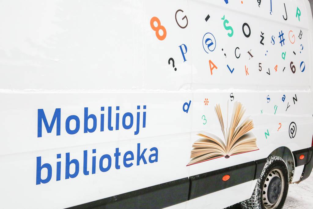 Mobilioji biblioteka prisitaiko prie skaitytojų poreikių. Ričardo Pasiliausko nuotraukos.